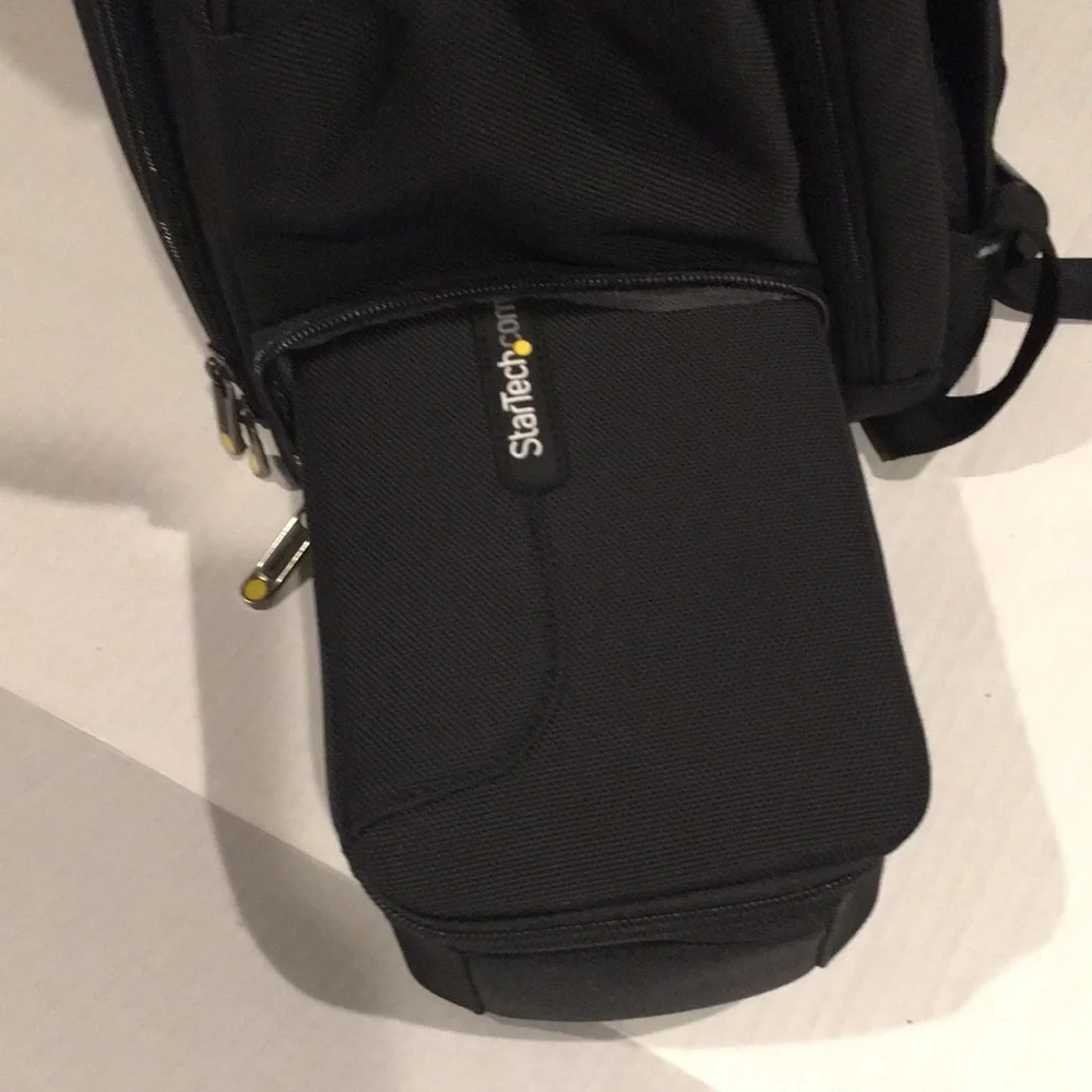 NWT Startech Travel Friendly 15.6 in backpack with accessory pouch